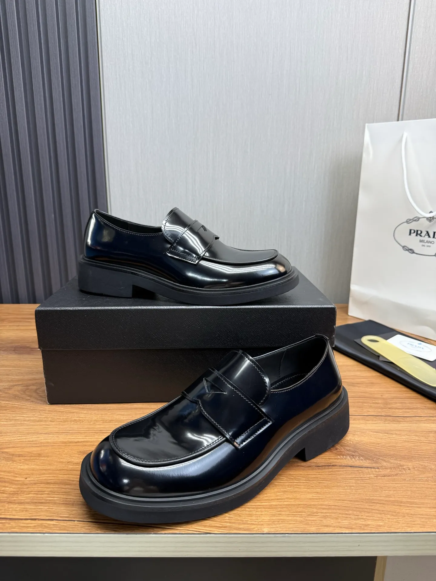 Men's shoes 💰840💰 [PRADA] New models synchronized with the official website, high-quality shipments ✔️Hot-sellers🔥 Original cowhide. Open edge beaded cowhide + cowhide lining, 1🆚1 replica, original lightweight foam outsole, 38-45 (men's 38.45 custom-made, non-refundable)
